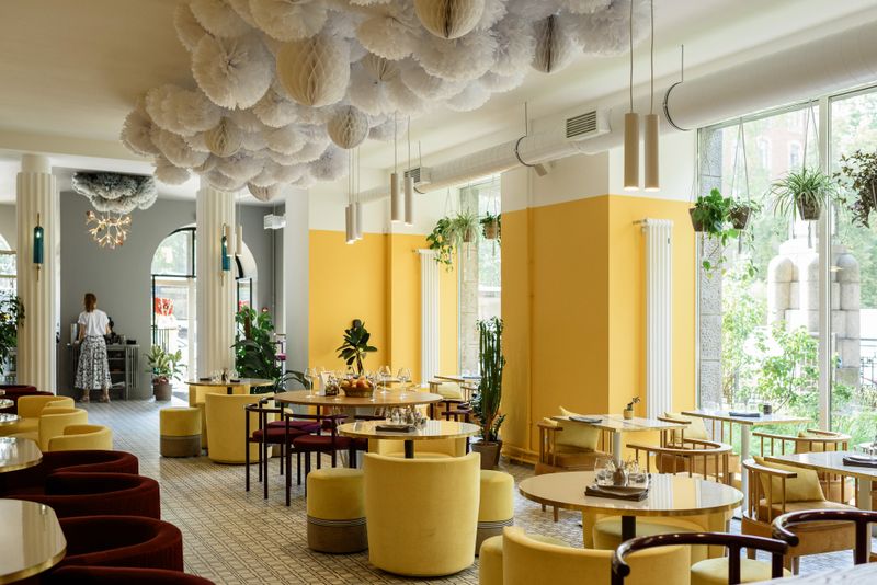 Bright contemporary restaurant dining room